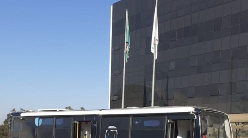 Ônibus de vacinação da Cruz Vermelha contra a covid-19 chega a Campo Grande